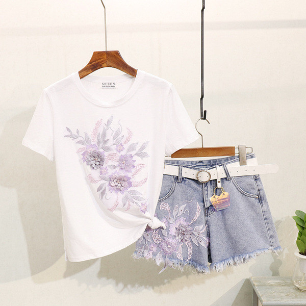 Modern női szett pólóval és rövidnadrággal, több színben