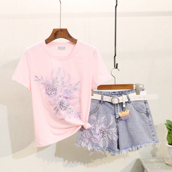 Modern női szett pólóval és rövidnadrággal, több színben