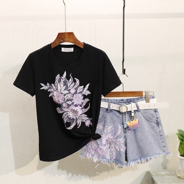 Modern női szett pólóval és rövidnadrággal, több színben