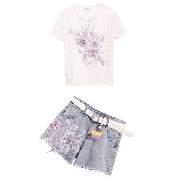 Modern női szett pólóval és rövidnadrággal, több színben