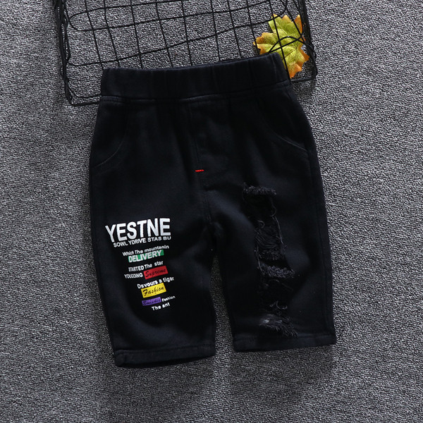 Pantaloni scurți pentru copii în două culori cu inscripții - pentru băieți