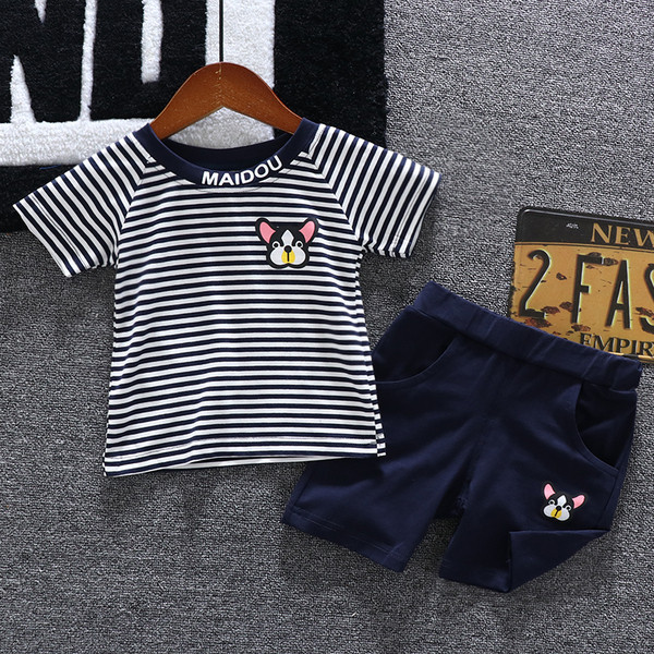 Modern gyerekkészlet fekete és barna színben fiúknak