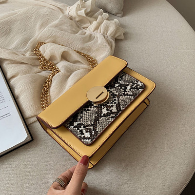 Aktuális női kis táska fém füllel több színben