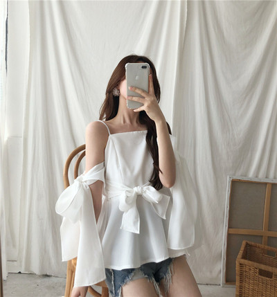 Stílusos női felső csupasz vállakkal, fehér és fekete színben