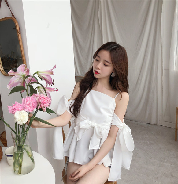 Stílusos női felső csupasz vállakkal, fehér és fekete színben