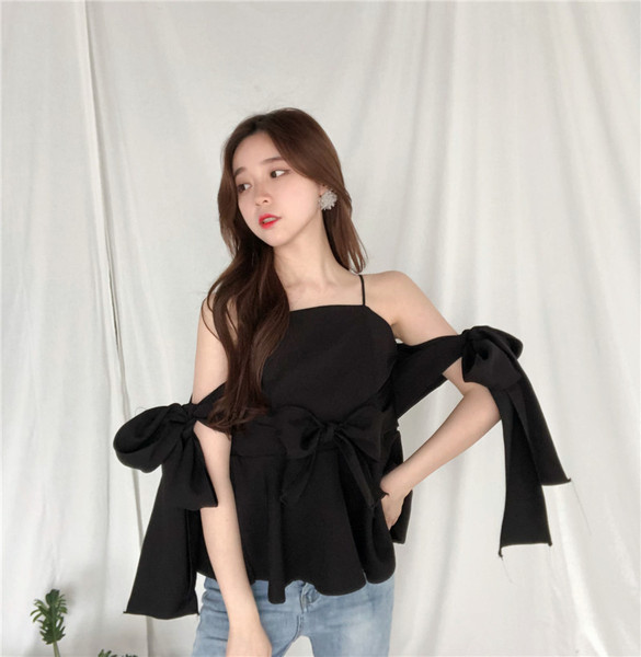 Stílusos női felső csupasz vállakkal, fehér és fekete színben