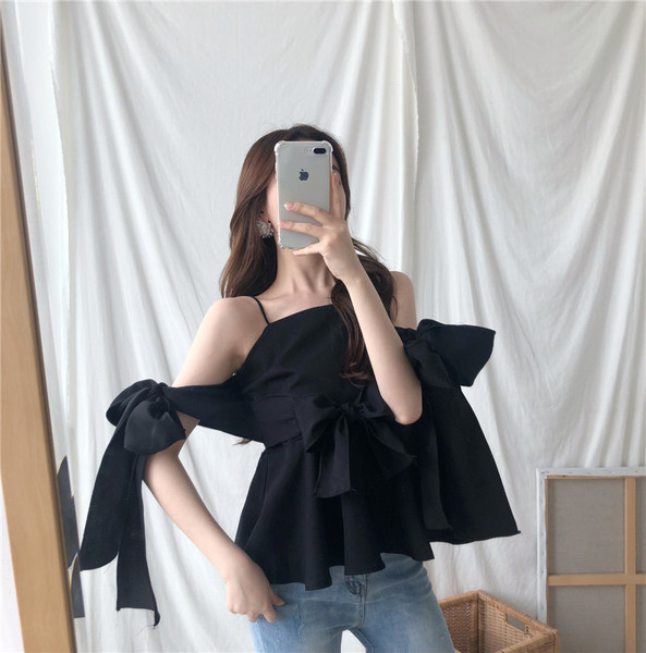 Stílusos női felső csupasz vállakkal, fehér és fekete színben