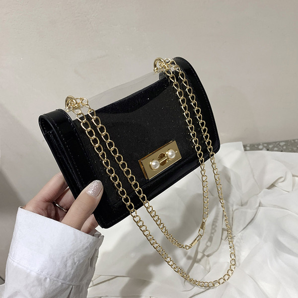 Stílusos női táska fényes hatású fém fogantyúval több színben