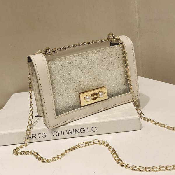 Stílusos női táska fényes hatású fém fogantyúval több színben