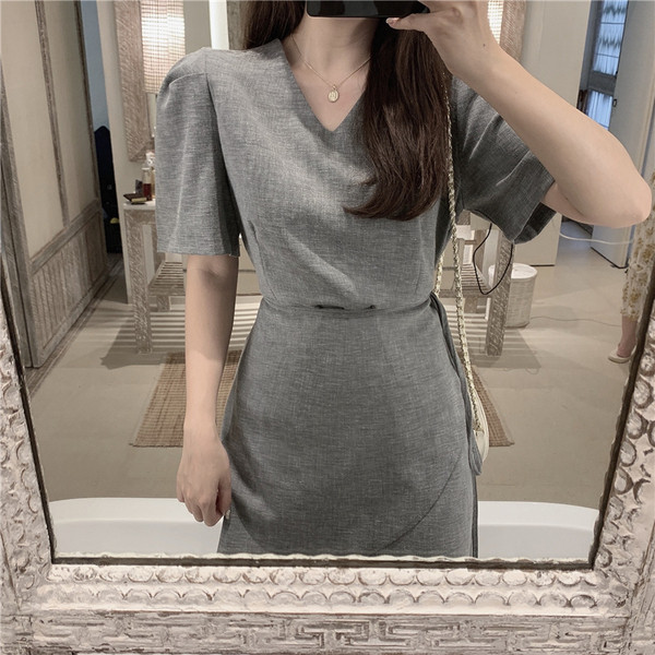 Modern női ruha rövid ujjal, két színben