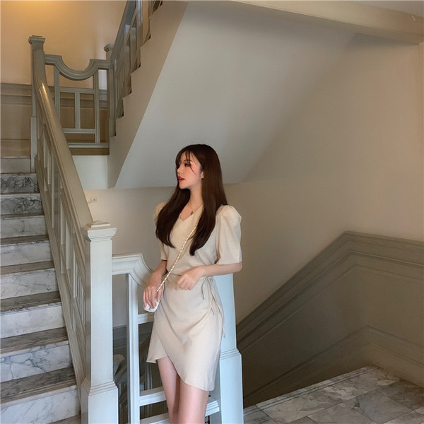 Modern női ruha rövid ujjal, két színben