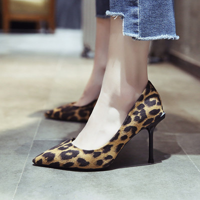 Актуални дамски обувки с висок ток и леопардов десен в два цвята