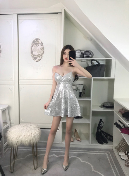 Rochie de dama moderna stralucitoare cu bretele subtiri in negru si argintiu