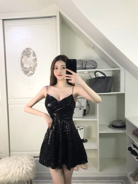 Rochie de dama moderna stralucitoare cu bretele subtiri in negru si argintiu