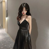 Stílusos női rakott ruha vékony pántokkal, két színben