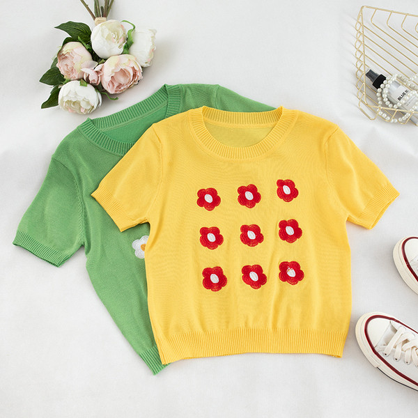 Alkalmi női póló virágokkal több színben