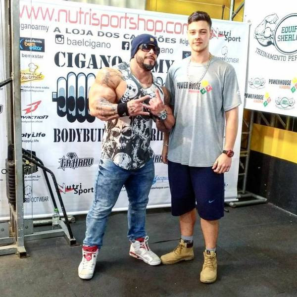 Színes férfi felső, kapucnival, két színben