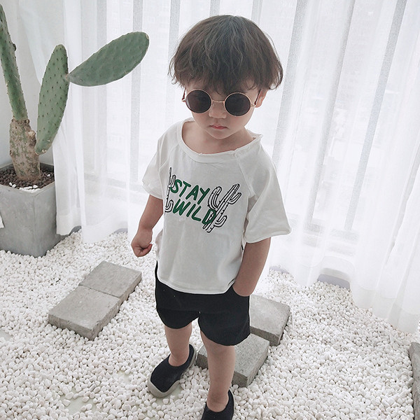 Alkalmi gyerek póló fiúknak fehér színben, rátéttel