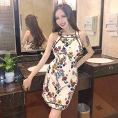 Rochie actuală de damă cu model floral în alb