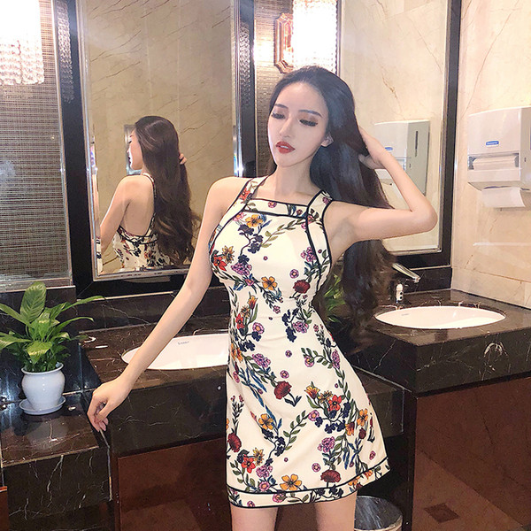 Rochie actuală de damă cu model floral în alb