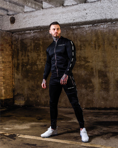Set sport-casual pentru bărbați care include hanorac și pantaloni în două modele