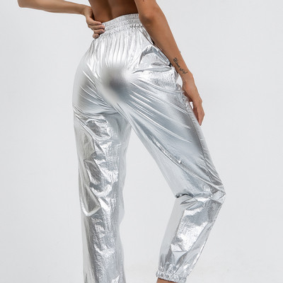 Модерен дамски панталон с еластична талия в сребрист цвят 