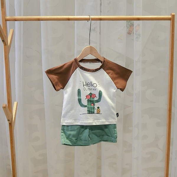 Gyerek póló rátéttel és O-nyakú fiúknak