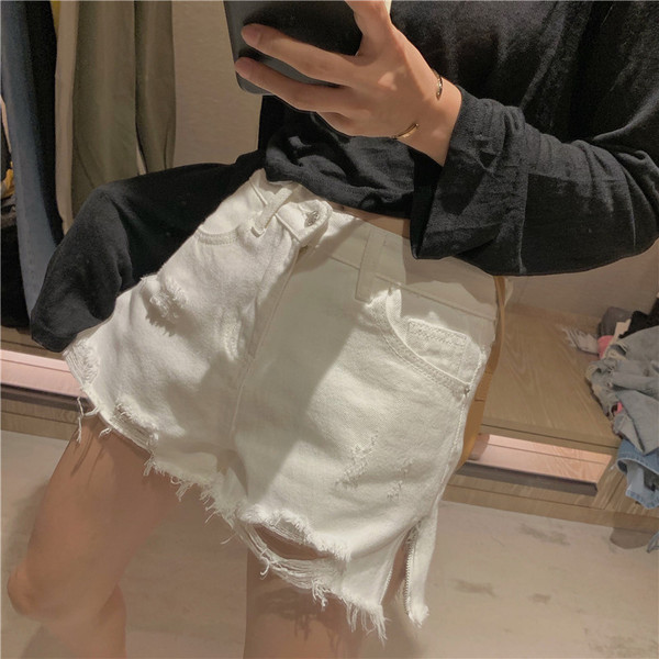 Farmer rövidnadrág szakadt motívumokkal, oldalsó cipzárral, kék és fehér színben