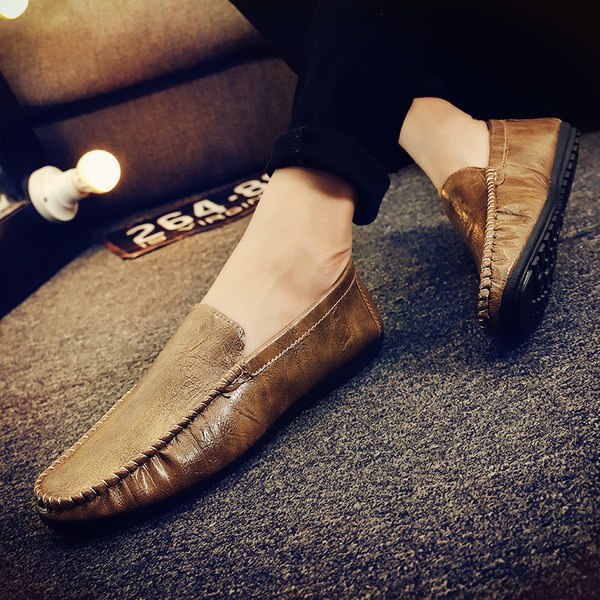 Öko bőrből készült modern férfi mokaszinok barna és fekete színben