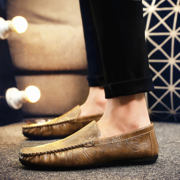 Öko bőrből készült modern férfi mokaszinok barna és fekete színben