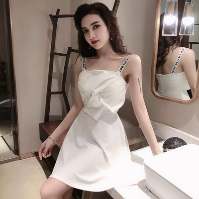 Stílusos női ruha fekete, fehér és piros színben