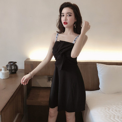 Stílusos női ruha fekete, fehér és piros színben