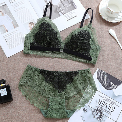 Finom kétrészes fehérnemű csipkével több színben