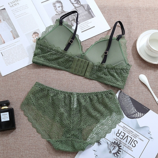 Finom kétrészes fehérnemű csipkével több színben