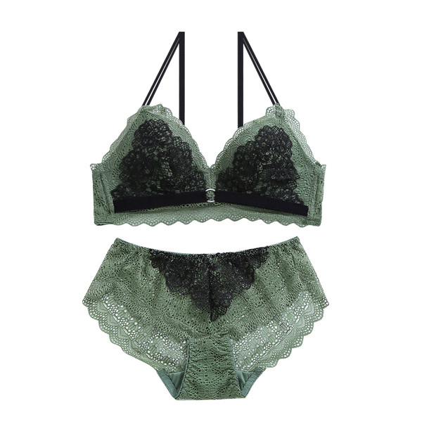 Finom kétrészes fehérnemű csipkével több színben