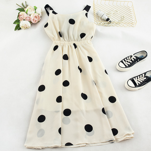 Stílusos női pöttyös ruha fehér és fekete színben