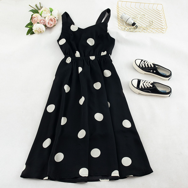 Stílusos női pöttyös ruha fehér és fekete színben