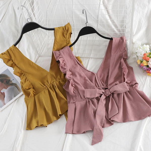 Stílusos női felső V-nyakkal és szalaggal