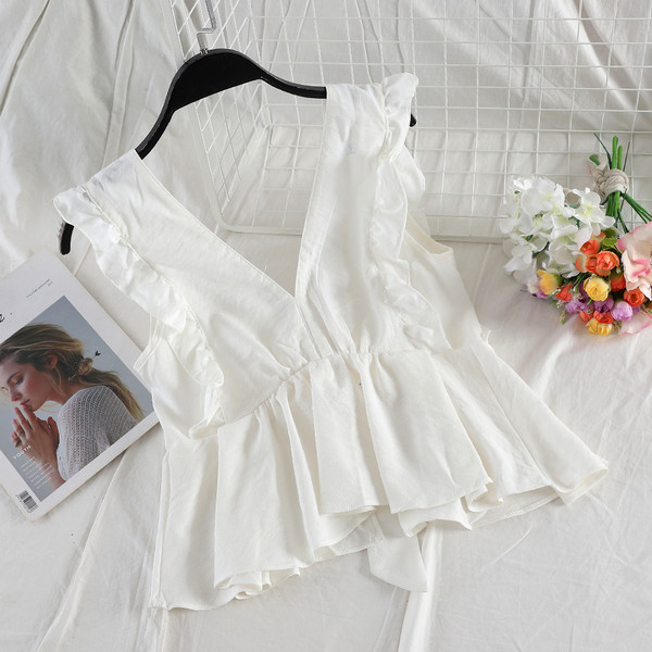 Stílusos női felső V-nyakkal és szalaggal