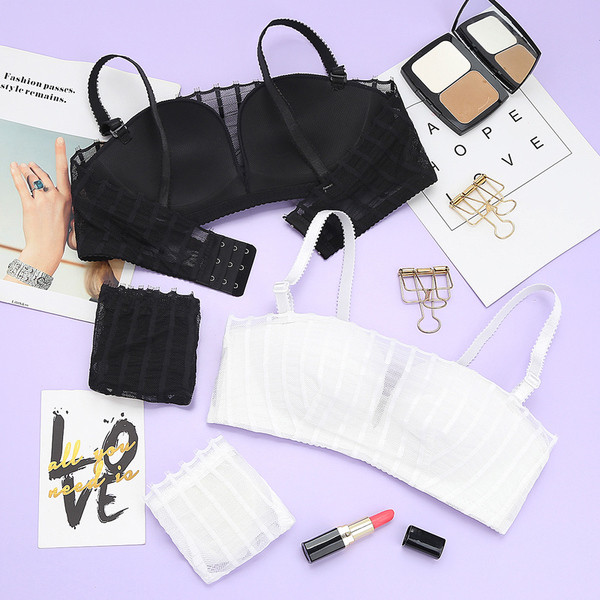 Stílusos női fehérnemű szett két részből, fekete-fehér színben