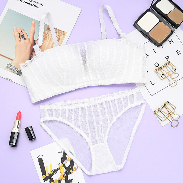 Stílusos női fehérnemű szett két részből, fekete-fehér színben