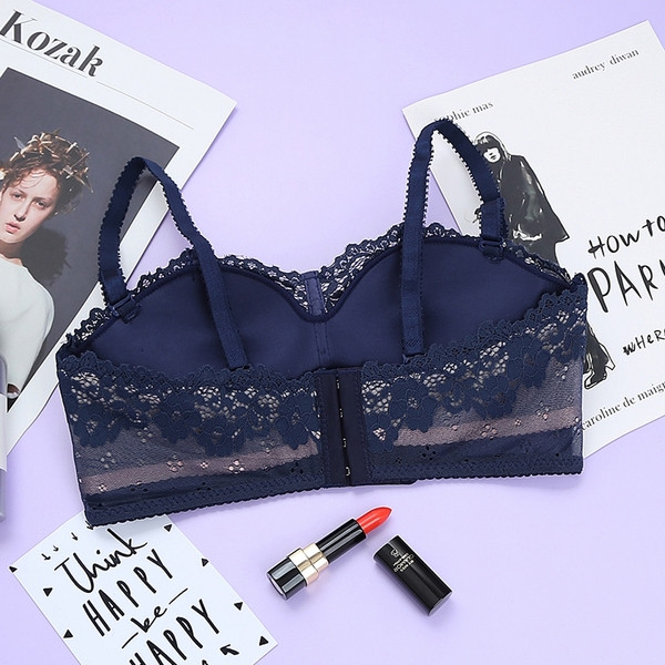 Kétrészes női fehérnemű szett különböző színekben csipkével