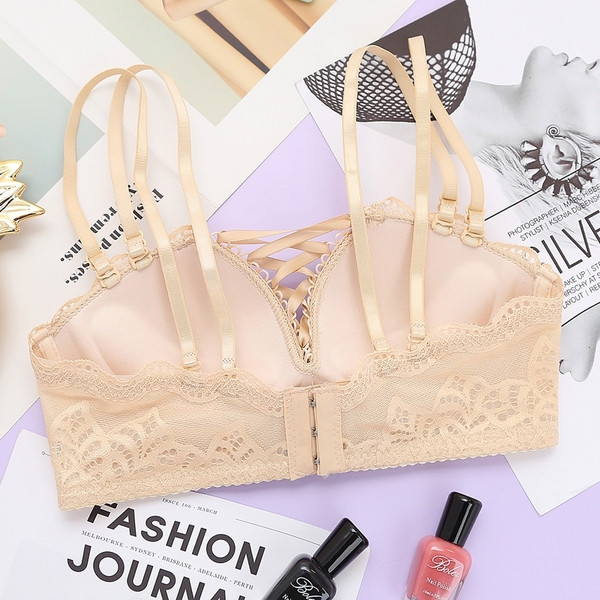 Lenjerie intimă din două piese, cu dantelă și legături încrucișate în mai multe culori