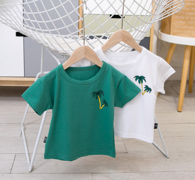 Детска тениска в бял и зелен цвят с апликация-за момчета