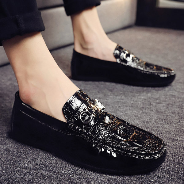 Mocasini eleganti pentru barbati intr-un element metalic