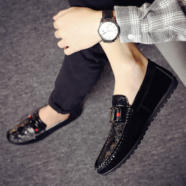 Mocasini eleganti pentru barbati intr-un element metalic