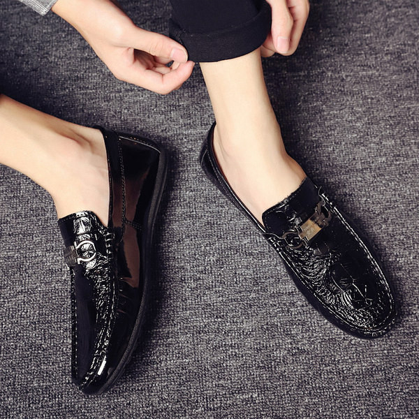 Mocasini eleganti pentru barbati intr-un element metalic