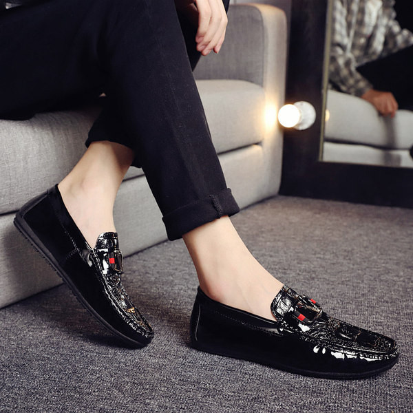 Mocasini eleganti pentru barbati intr-un element metalic