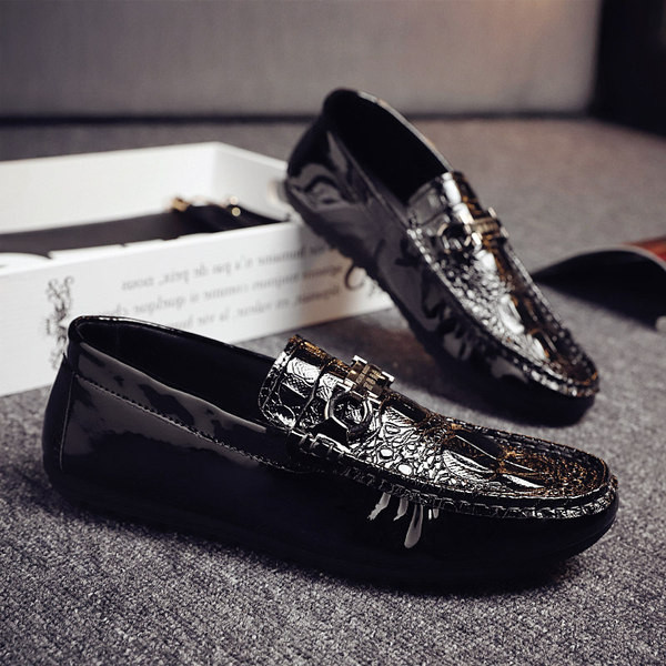 Mocasini eleganti pentru barbati intr-un element metalic