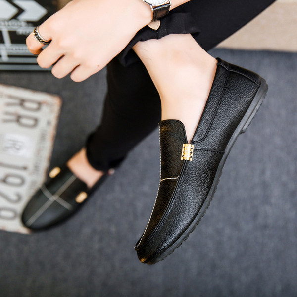 Mocasini moderni pentru bărbați în alb și negru